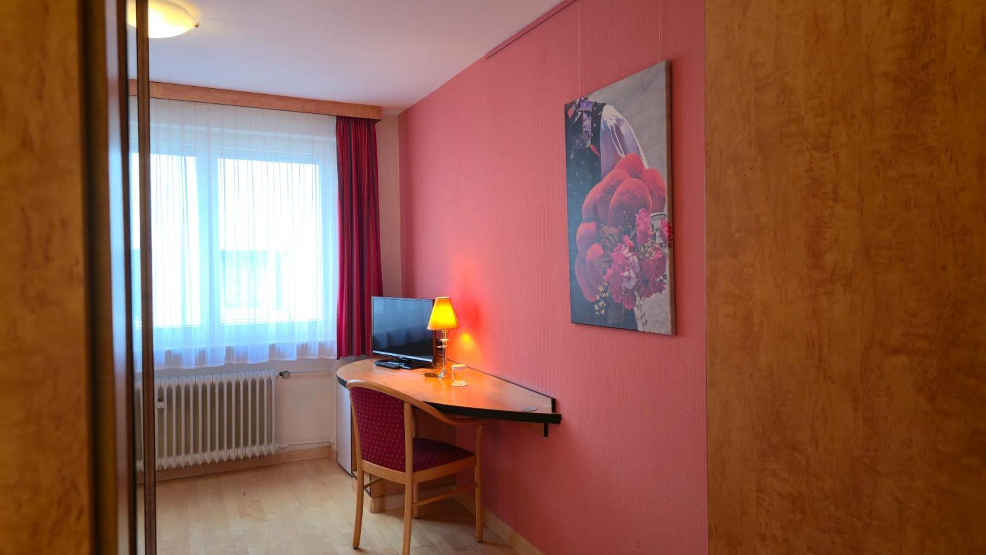 Boardinghouse Sonne Hotel Офенбург Стая снимка