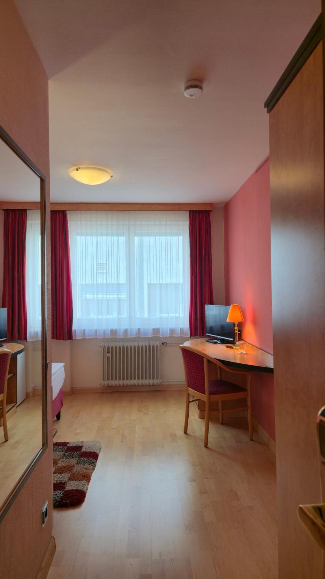 Boardinghouse Sonne Hotel Офенбург Стая снимка